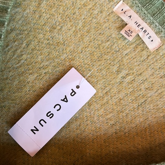 NWT Daisy Days Sweater by L.A. HEARTS - Picture 2 of 8